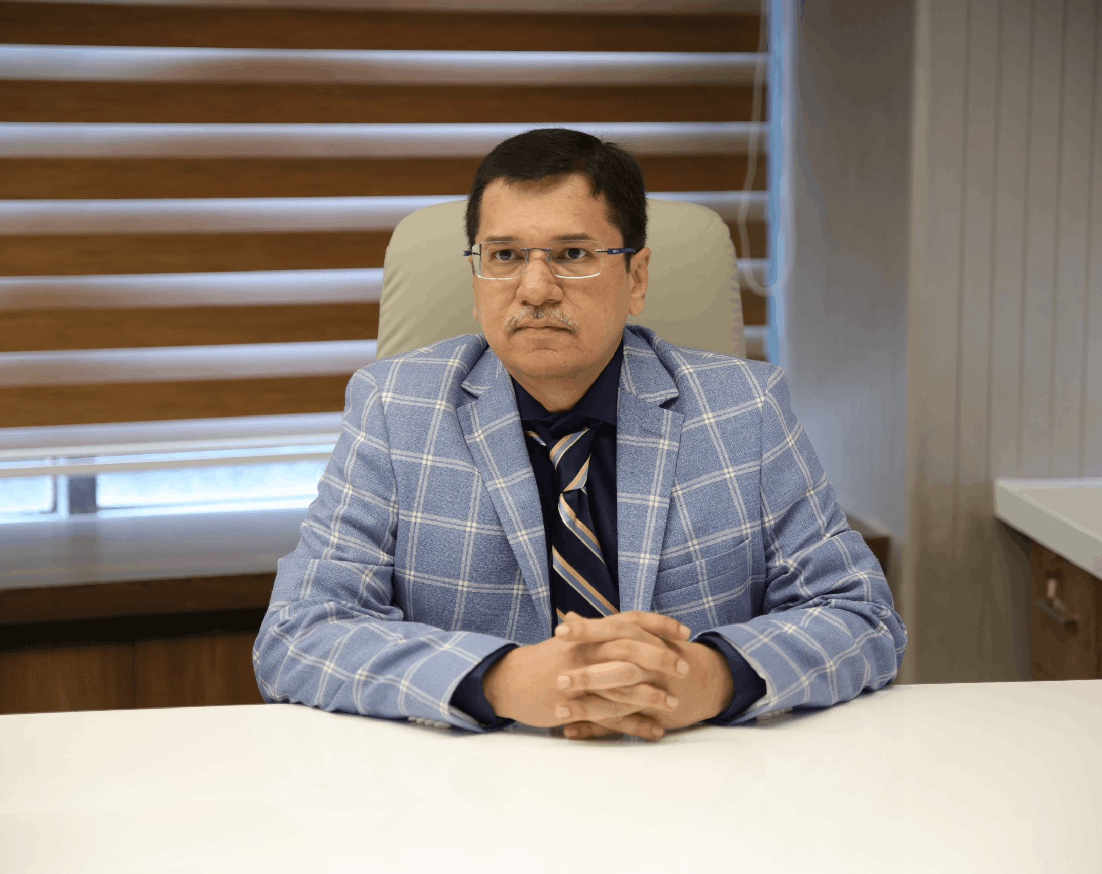 Dr. Tarak Shah - Senior M.D. Psychiatrist